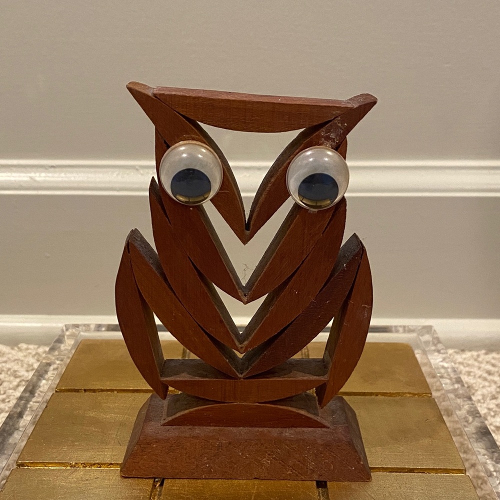 Vintage Handcrafted Brown Wooden Owl Sculpture - Decorative Home Art
